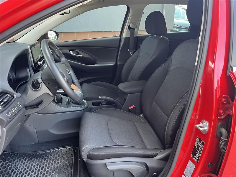 Hyundai i30 1,5 GDI  SMART NAVI 1maj ČR - fotka 9 z 21