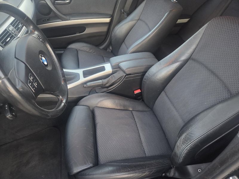 BMW Řada 3 (2009) 320d, 130 kW,2.sada kol,manual - fotka 23 z 25