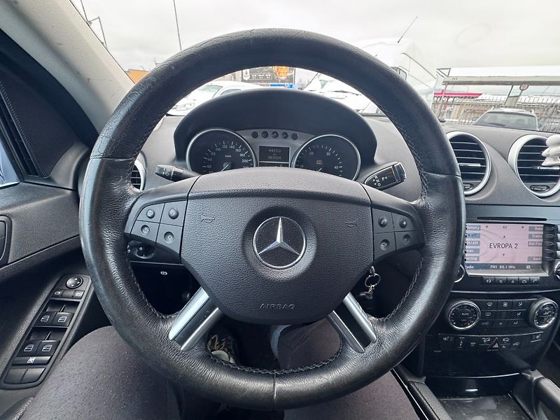 Mercedes-Benz Třídy M (2005) ML 320 3,0D V6 165KW ČR - fotka 23 z 41