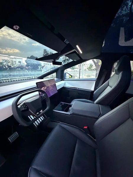 Tesla Cybertruck (2024) Jeden z prvních v ČR - fotka 17 z 18