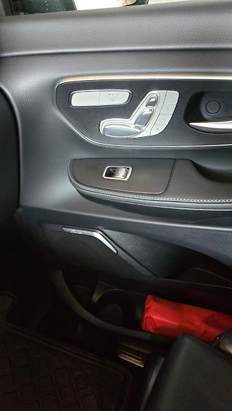 Mercedes-Benz Třídy V (2024) V 300 d 4MATIC EXCLUSIVE - fotka 19 z 49