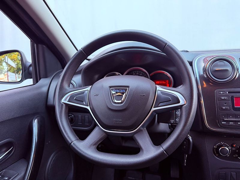Dacia Logan 1.2 16V Arctica, ČR, Klimatiza - fotka 17 z 23
