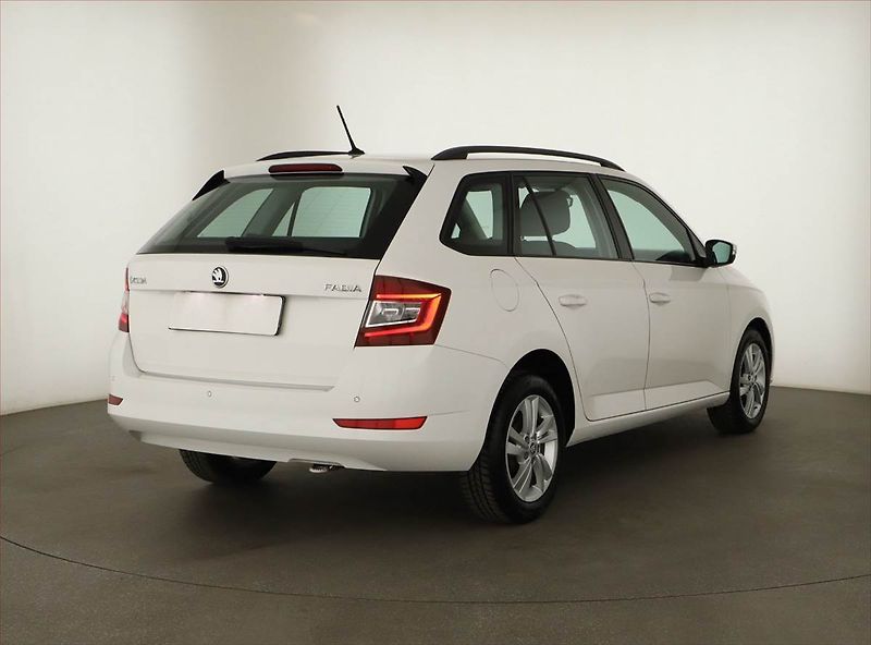 Škoda Fabia (2019) Style 1.0 TSI, ČR,1.maj - fotka 5 z 17