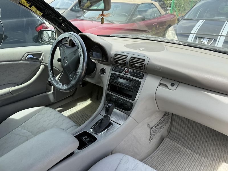 Mercedes-Benz Třídy C (2001) 2.0 95kw - fotka 12 z 17