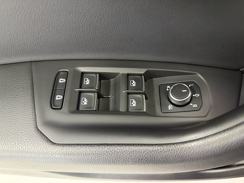 Volkswagen Touareg 3.0TDI 210 KW 4M ELEGANCE, VZD - fotka 28 z 33