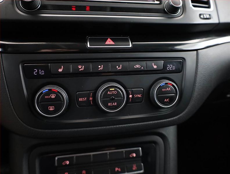 Volkswagen Sharan (2015) 2.0 TDI BMT, Automat, 7 míst - fotka 9 z 18