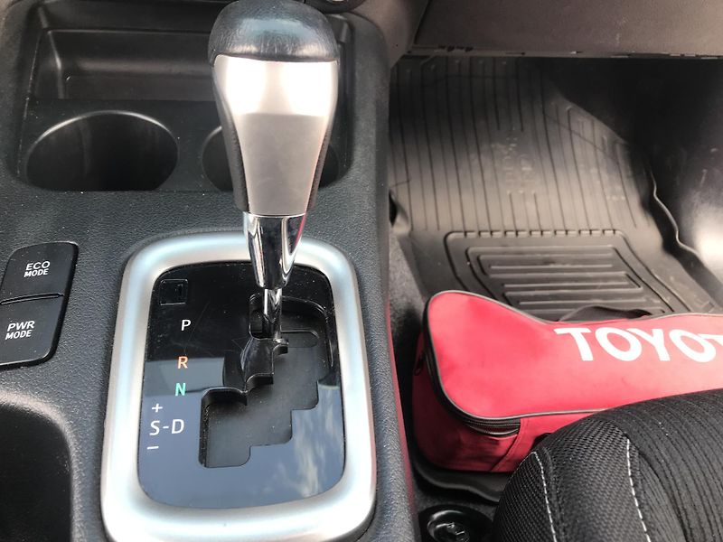 Toyota Hilux 2.4 D 110 ,4x4,AUT.ČR... - fotka 19 z 24