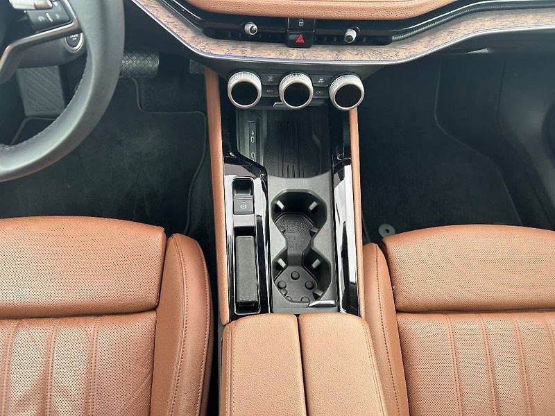 Škoda Superb L&K 7DSG 2,0TDI - fotka 11 z 28