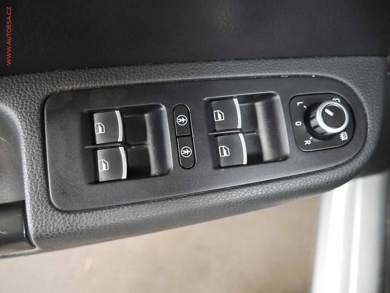 Volkswagen Sharan (2015) 2.0 TDi, Highline, bixen - fotka 19 z 21