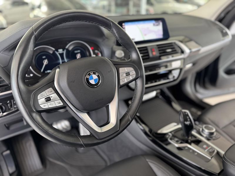 BMW X3 30d xDrive*Head-Up*360Kam*Pano - fotka 10 z 40