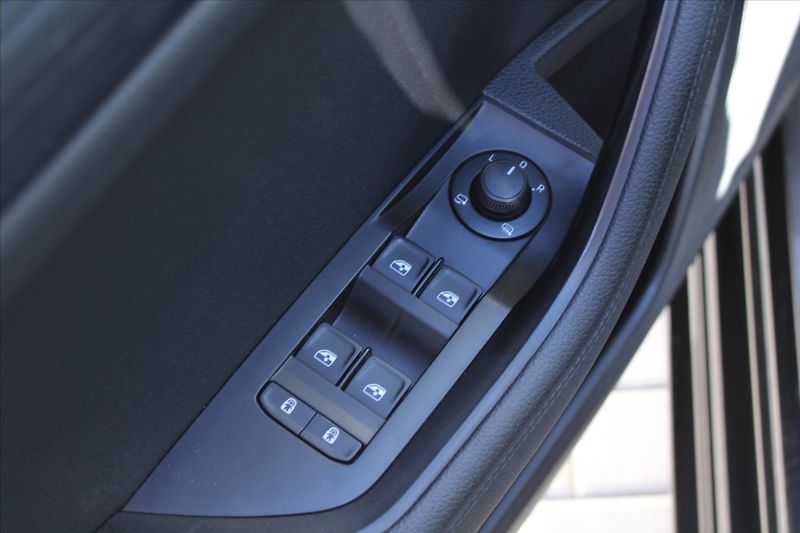 Škoda Superb 2.0TDI 147kW DSG 4x4 STYLE - fotka 31 z 34