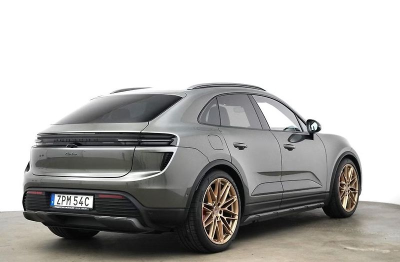 Porsche Macan Turbo GTS Matrix Kamera HuD - fotka 21 z 22