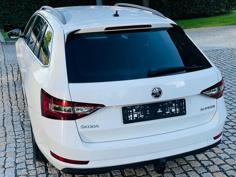 Škoda Superb 2.0TDI 1MAJITEL TAŽNÉ SERVISKA - fotka 15 z 44