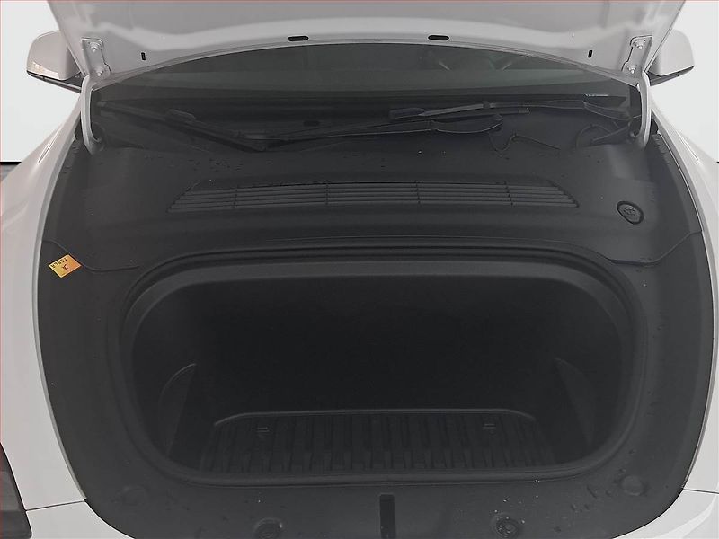 Tesla Model Y (2022) Long Range AWD 79kWh, SoH 91% - fotka 27 z 31