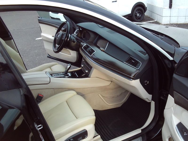 BMW Řada 5 530d xDrive - fotka 8 z 14