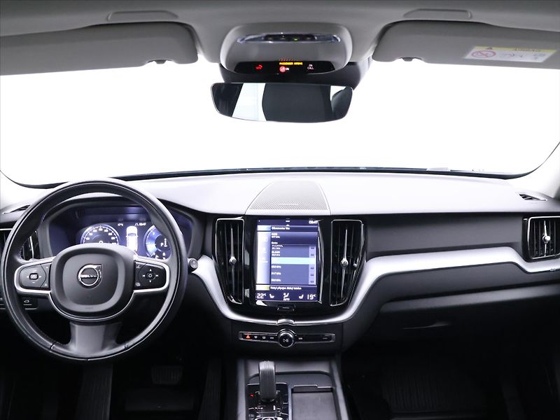 Volvo XC60 2,0 145 kW D4 AWD Momentum - fotka 24 z 31