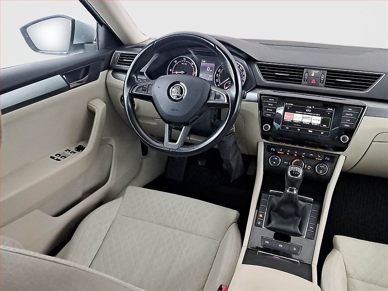 Škoda Superb (2016) 2.0 TDI, Navi, Bi-Xenony - fotka 7 z 17