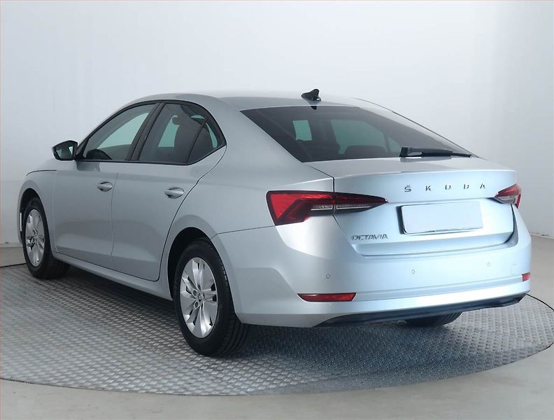 Škoda Octavia (2021) Ambition Plus 1.5 TSI - fotka 4 z 17