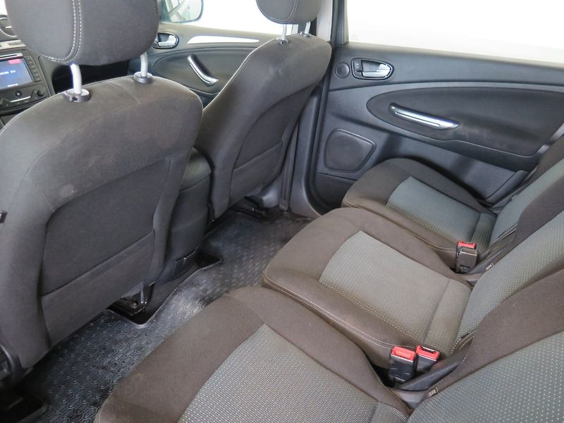 Ford S-MAX (2013) 2.0TDCi,navi,výhřev,tažné,STK - fotka 16 z 27
