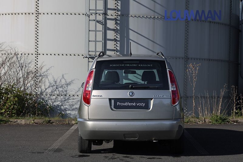 Škoda Roomster TSI AMBIENTE - fotka 15 z 17