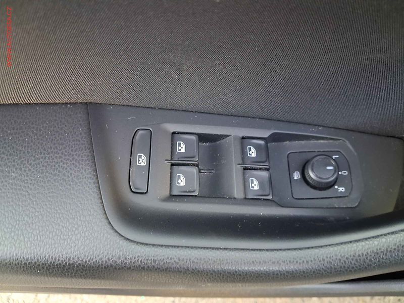 Volkswagen Passat (2020) 1.5TSI, ČR, Business, LED - fotka 15 z 19