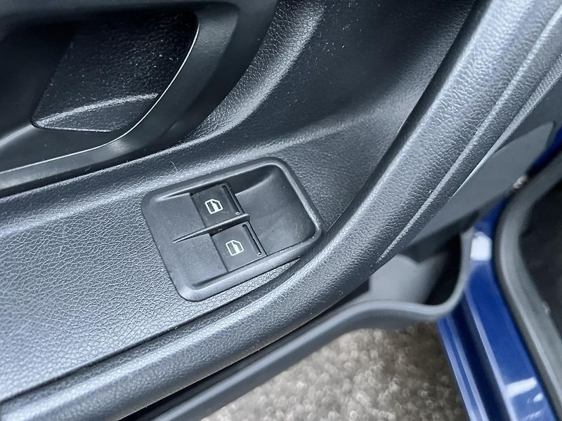 Škoda Roomster 1.6TDI 66KW,KLIMA,ESP,1MAJ - fotka 32 z 43