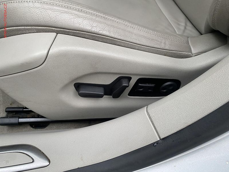 Citroën C5 (2009) 2.2 HDI, AC, navi, park. - fotka 14 z 16
