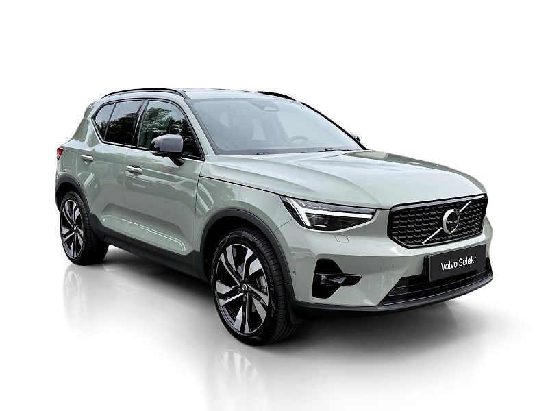 Volvo XC40 B4 FWD // ULTRA // REZERVACE - fotka 8 z 47