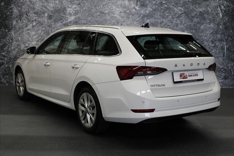 Škoda Octavia 2,0 TDI DSG Style 1.majitel CZ - fotka 4 z 36