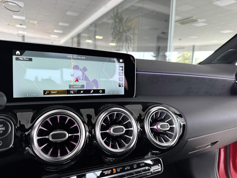 Mercedes-Benz Třídy A 200 AMG AUT*Panorama*Distronic - fotka 23 z 39