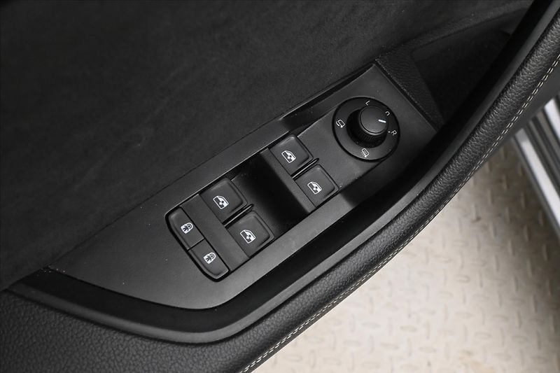 Škoda Superb 1,4 iV TSI 115kW DSG Sportline - fotka 21 z 26