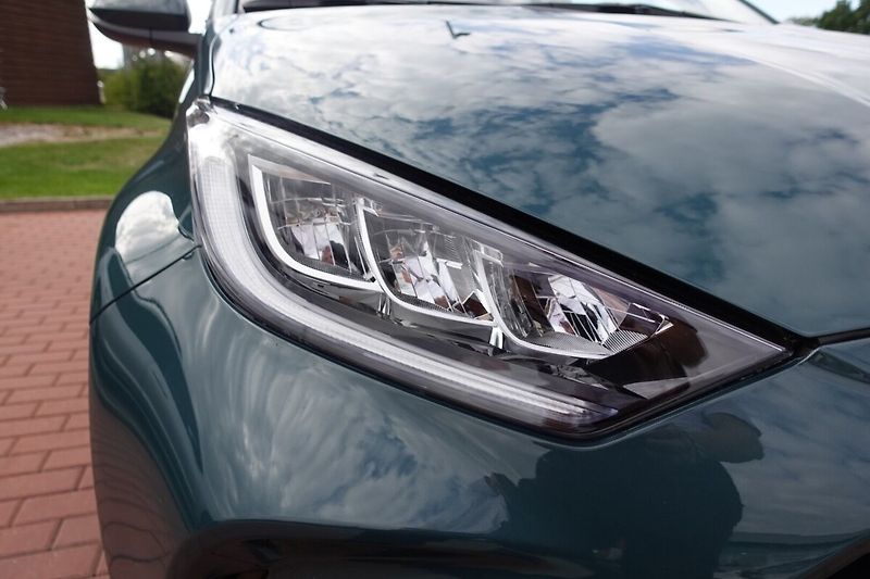 Toyota Yaris 1,5 HEV Style - fotka 32 z 32