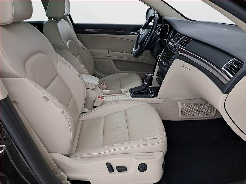 Škoda Superb (2014) 2.0 TDI, Automat, Kůže - fotka 9 z 23