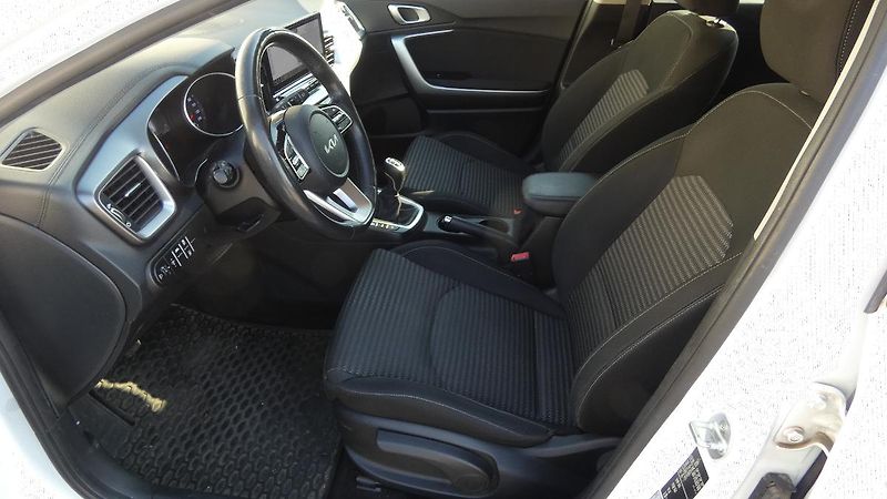Kia Ceed 1.5 T-GDI TOP - fotka 19 z 23