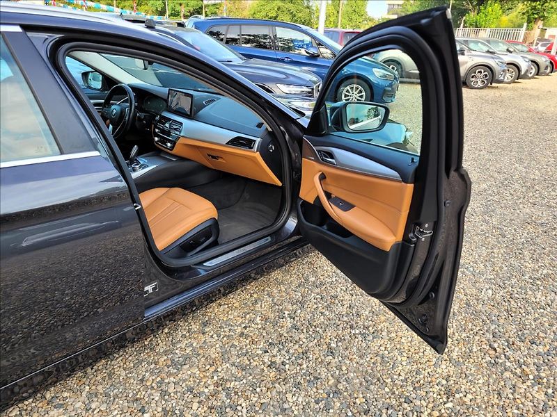 BMW Řada 5 2,0 HEV,LED,Navi,kůže,výhřev - fotka 10 z 49