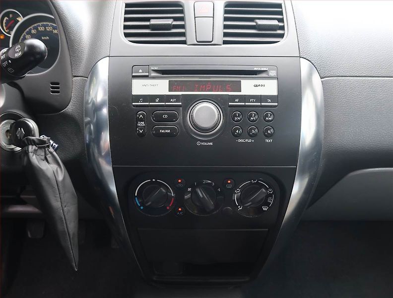 Suzuki SX4 (2011) 1.5 VVT, Serv.kniha - fotka 12 z 16
