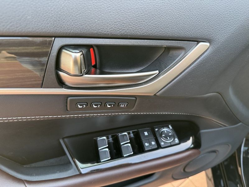Lexus GS 450h (2018) 3.5i Hybrid LED Navi Kamera - fotka 31 z 49