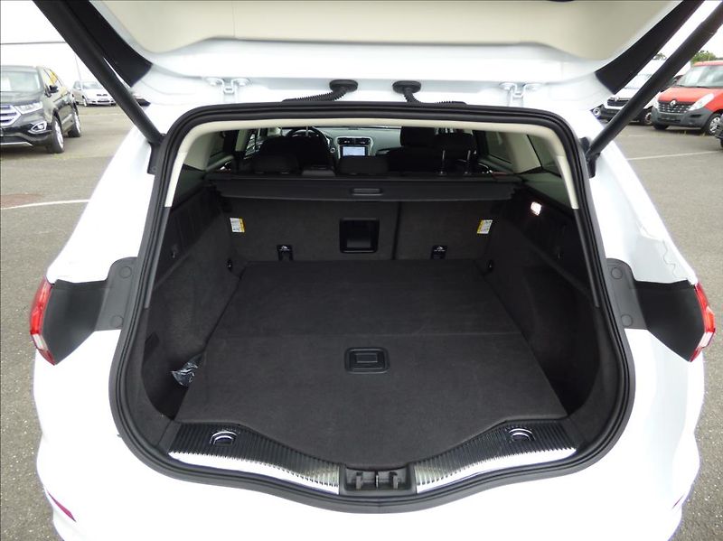 Ford Mondeo 2,0 LED,Navi,Titanium servis - fotka 51 z 72