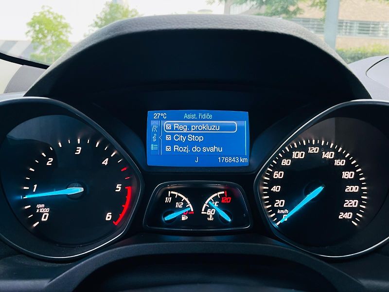Ford Kuga 2.0TDCi 4x4 MAN SERVISKA TAŽNÉ - fotka 40 z 42