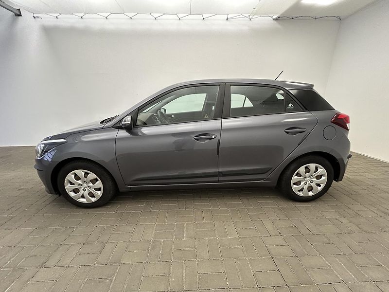 Hyundai i20 1.2 i Comfort - fotka 3 z 21