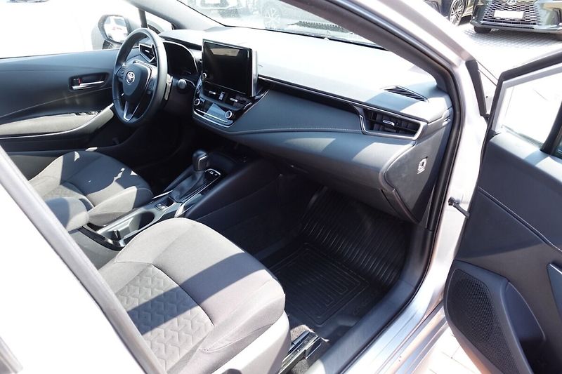 Toyota Corolla 2,0HSD 112kW Comfort Tech - fotka 12 z 31