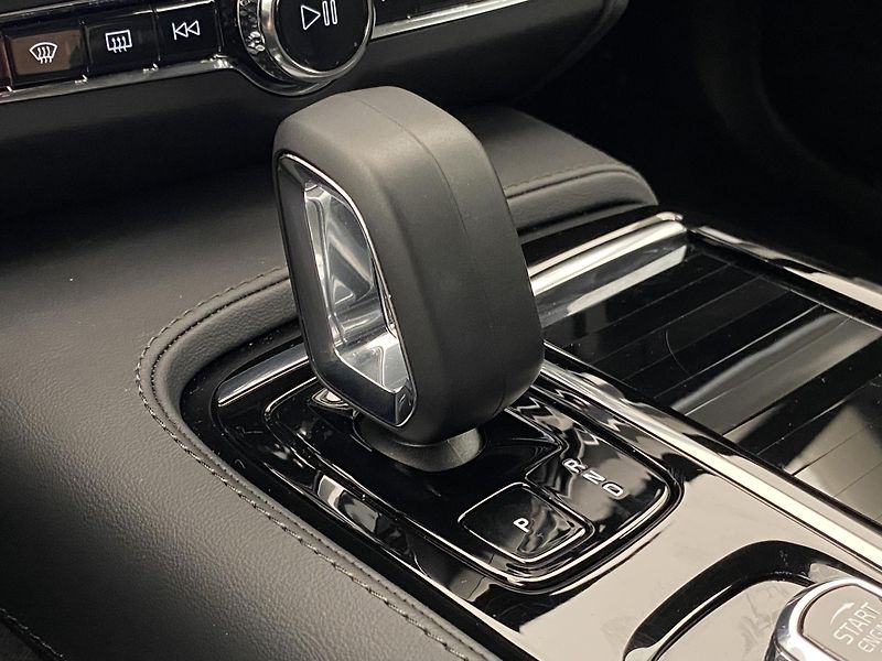 Volvo V90 T6 AWD RECHARGE DARK PLUS AUT - fotka 28 z 61