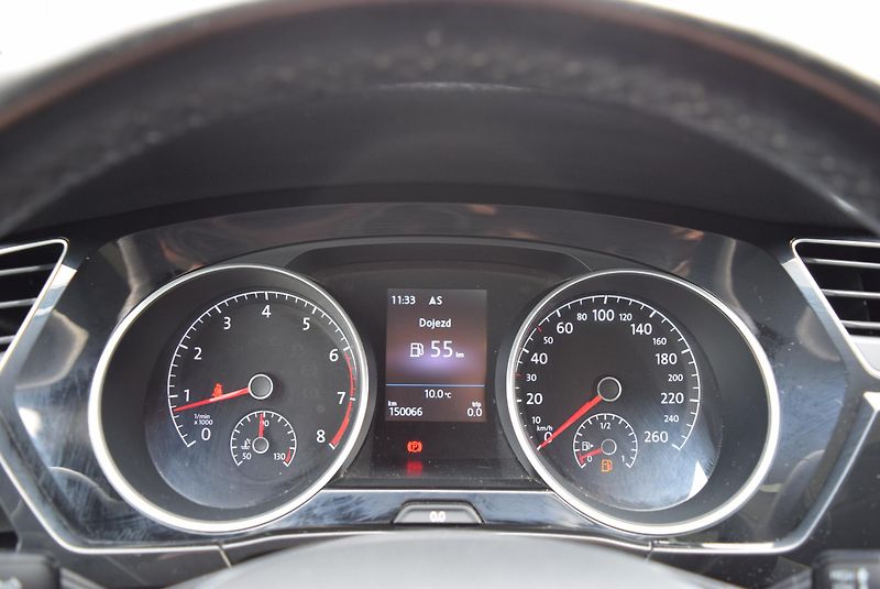 Volkswagen Touran (2018) 1.4TSI 110kw HIGHLINE TAŽ LED - fotka 36 z 50