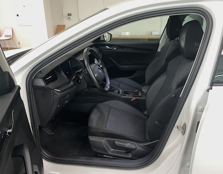 Škoda Octavia 2.0 TDI, 85 KW, AMBITION, ČR - fotka 9 z 27
