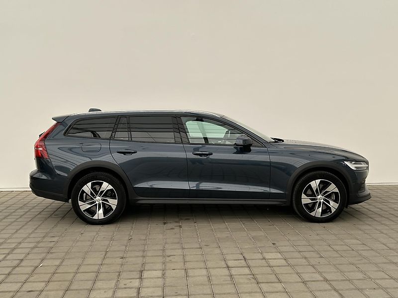 Volvo V60 2.0 B5 4x4 CC PLUS - fotka 4 z 31