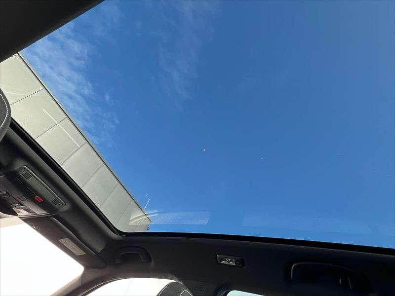 Škoda Kamiq 1,0 TSi 85kW 7DSG MONTE CARLO - fotka 22 z 32