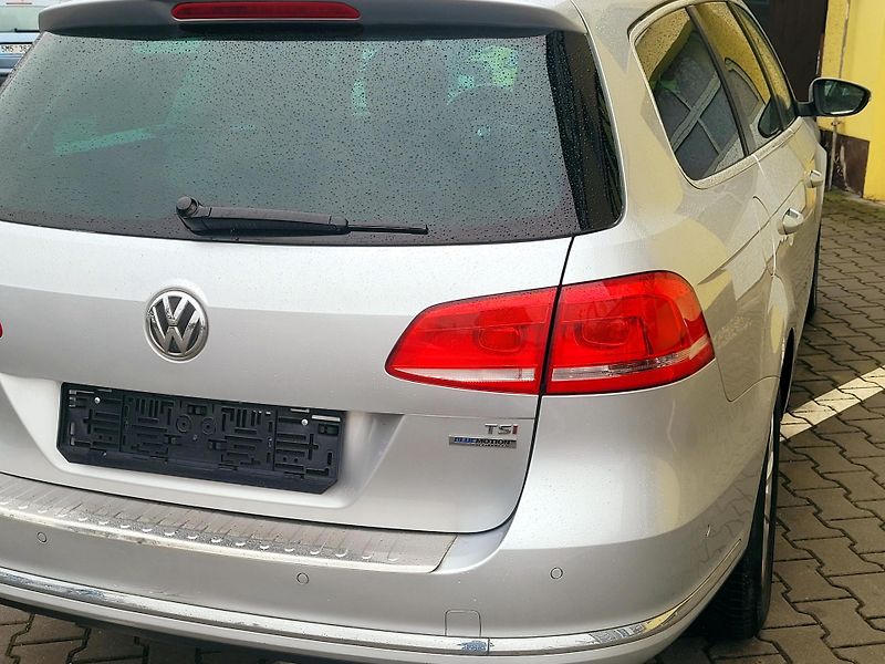 Volkswagen Passat *SERV.KNÍŽKA,AUT.PARKOVÁNÍ   - fotka 11 z 47