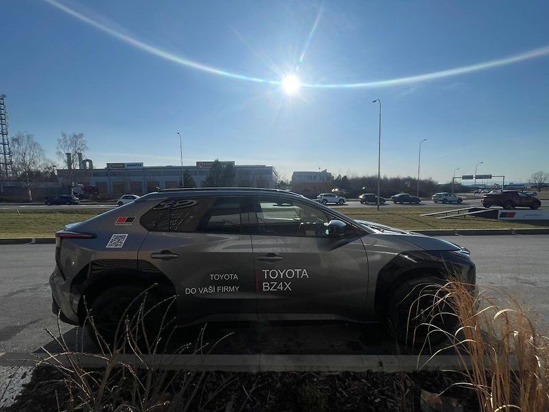 Toyota bZ4X EV FWD 73.1 kWH Style - fotka 7 z 30