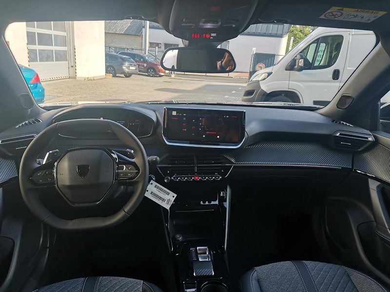 Peugeot 2008 ALLURE Hybrid 145 e-DCS6 - fotka 11 z 13