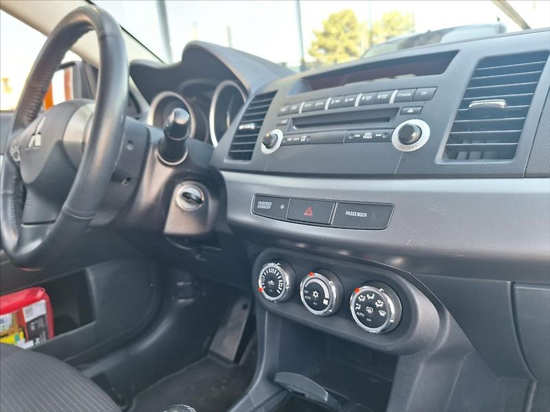 Mitsubishi Lancer 1,6   poctivý komplet servis - fotka 10 z 16
